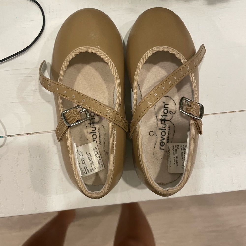 Gently used 9.5ch toddler tap shoes